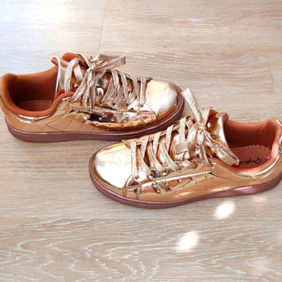 Qupid Shoes - Qupid Sneaker Tennis Shoes Metallic Rose Gold Size 7
